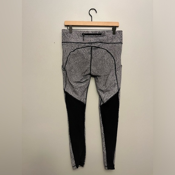 Lululemon Speed Tight V - Size 10 - Picture 10 of 16